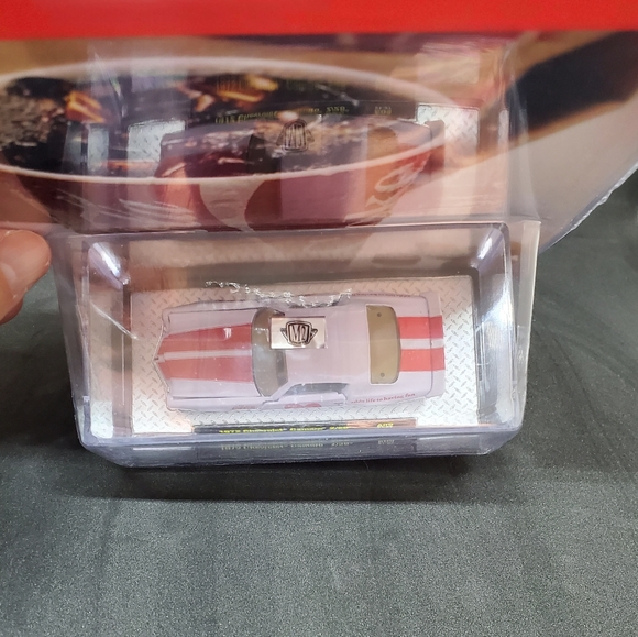 M2 Coca-Cola 1972 Chevrolet Camaro Z/28 1:64 Die-cast Collectible Car 2021 - Picture 9 of 9